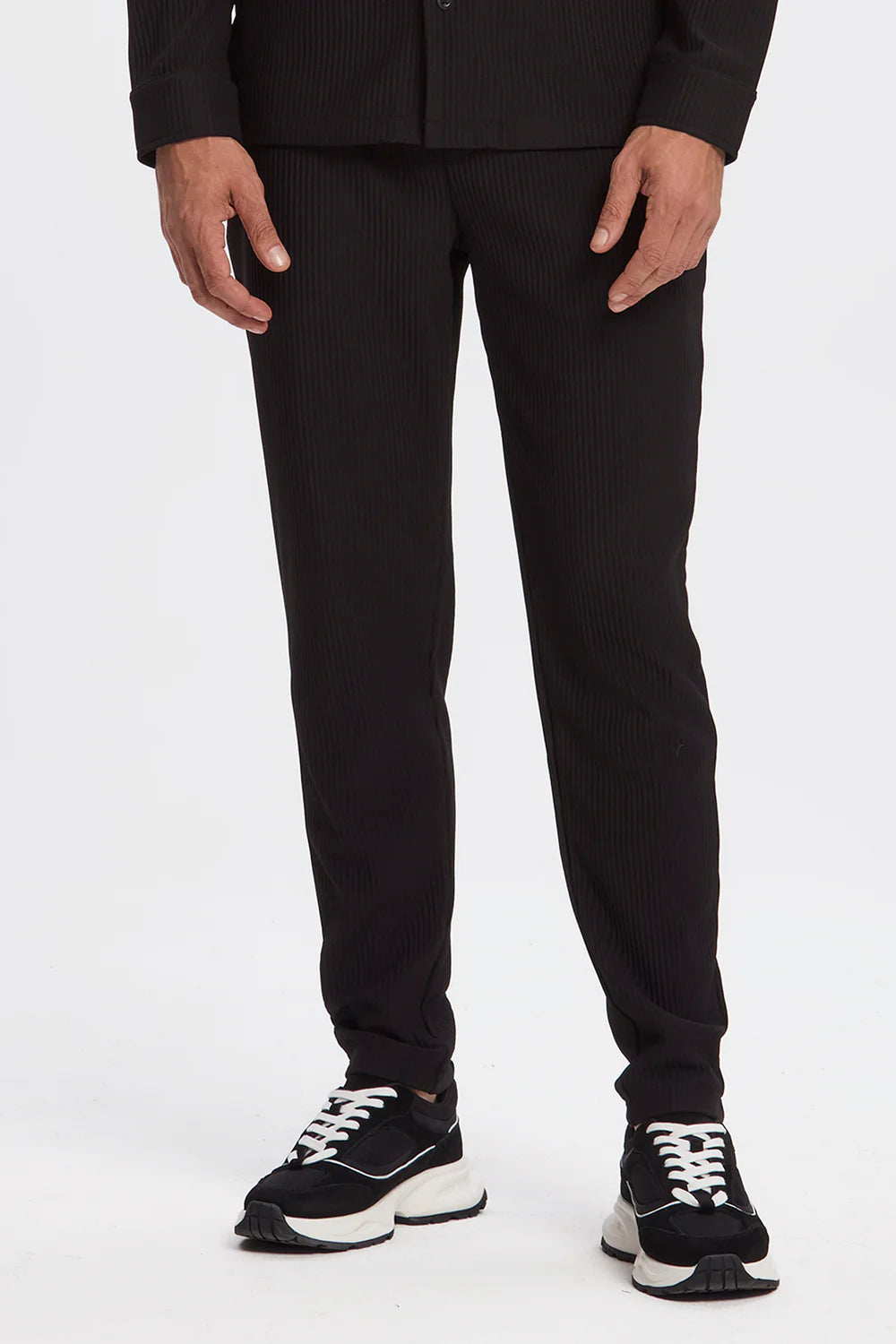 PLEATED TROUSER - BLACK