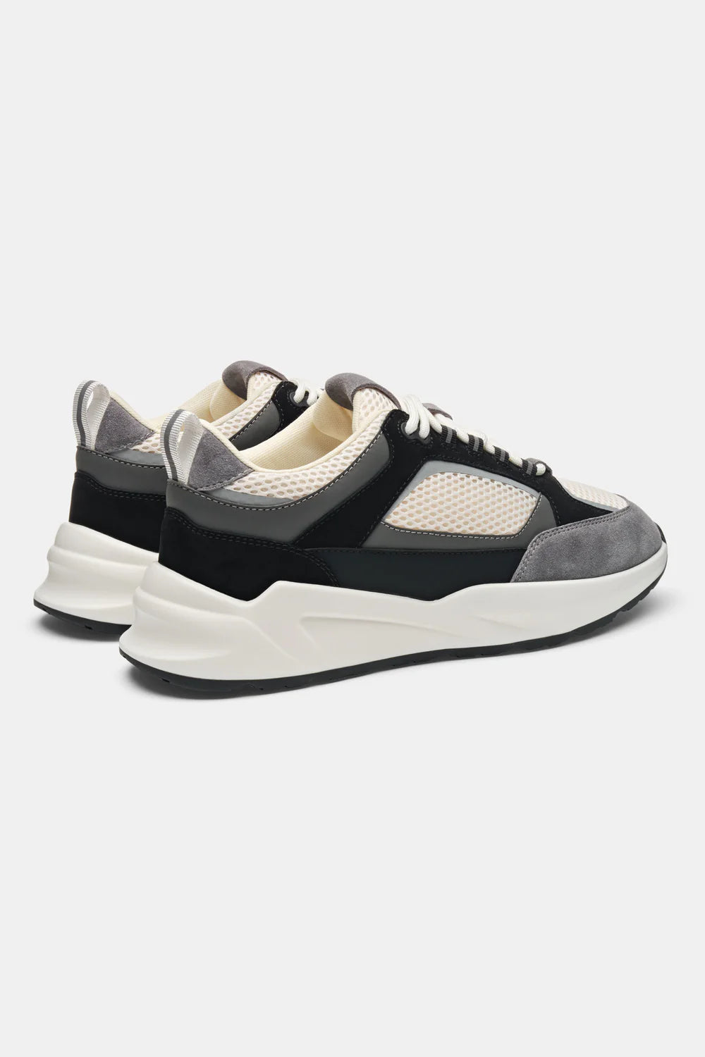 APEX RUNNER - BLACK / WHITE